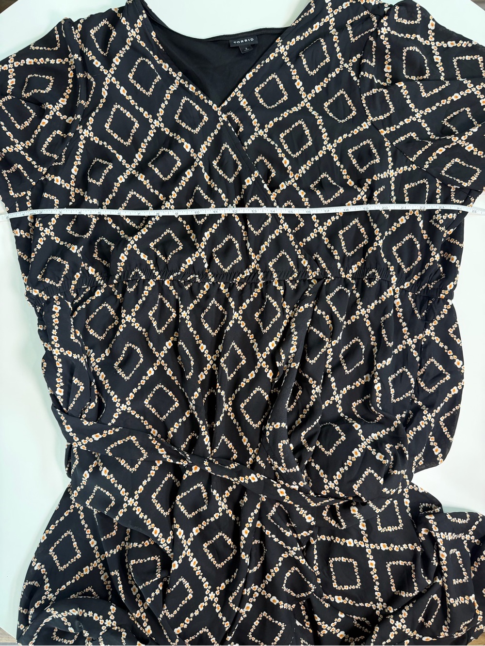 Torrid Size 3 Faux Wrap Black Maxi Dress Black Geometric Tie Waist 3/4 Sleeve - Picture 6 of 10